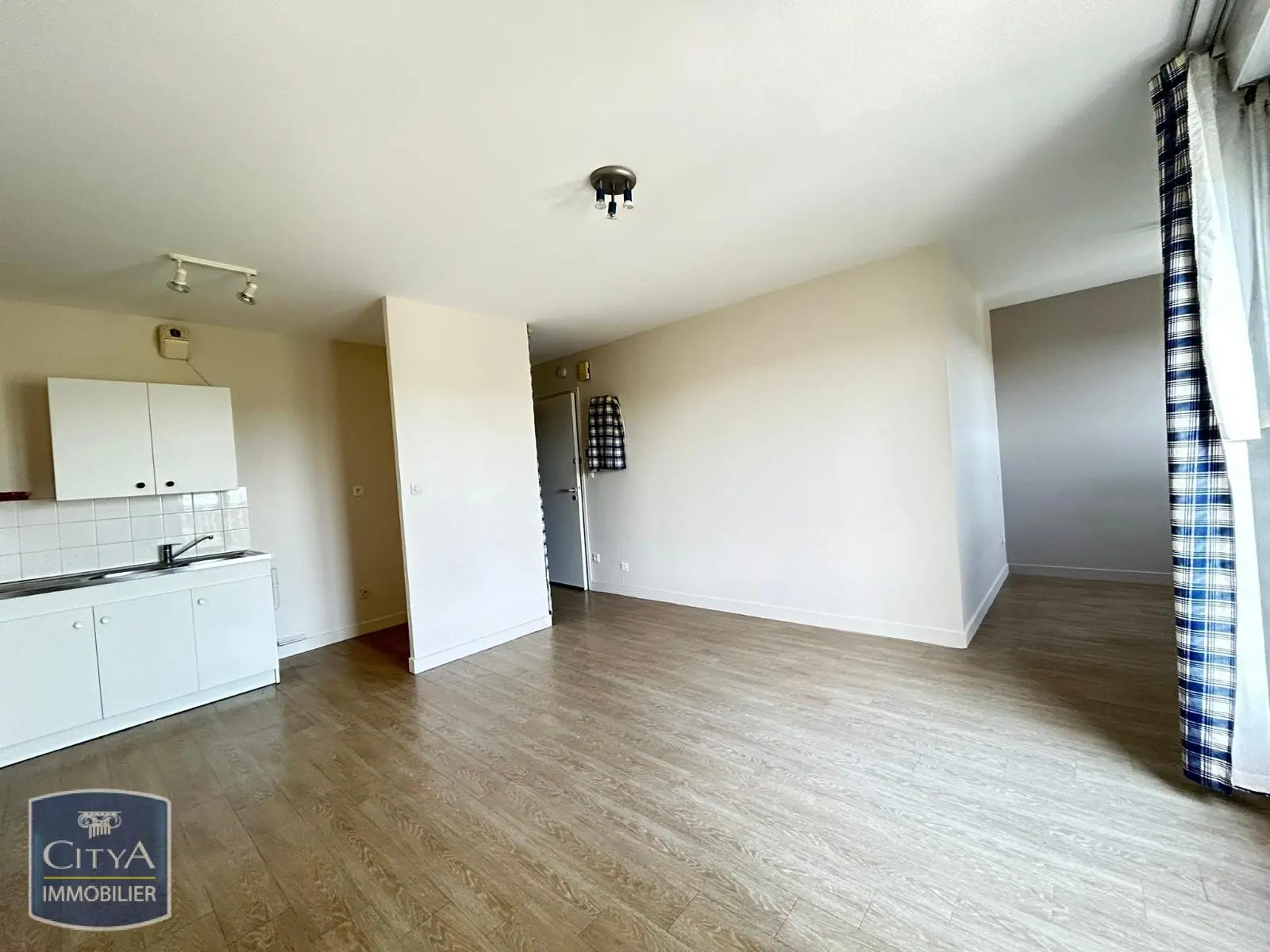 Photo 2 Appartement 1 pièce 29.51m²