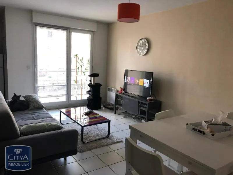 A LOUER A LAVAL APPARTEMENT TYPE 2