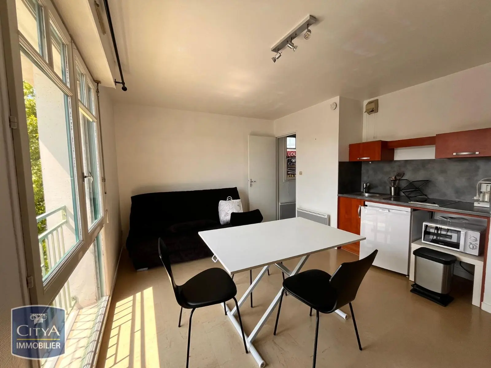 Photo 2 Appartement 1 pièce 21.86m²