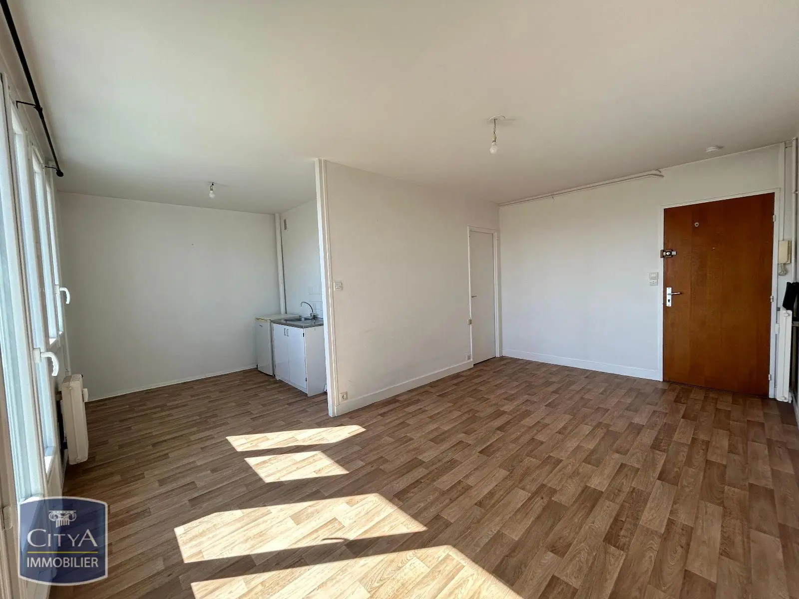 Photo 1 Appartement 1 pièce 28.43m²