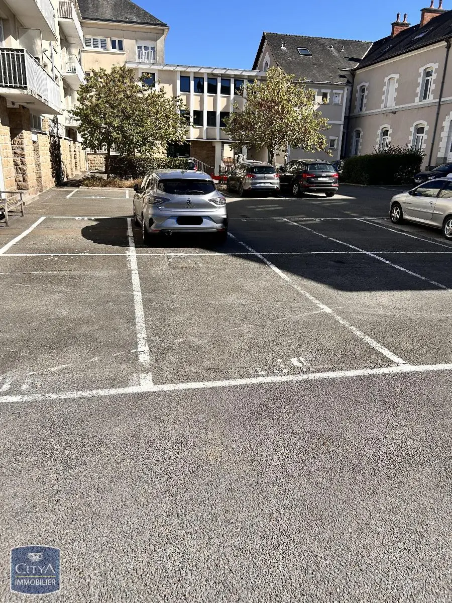 Photo 3 Parking