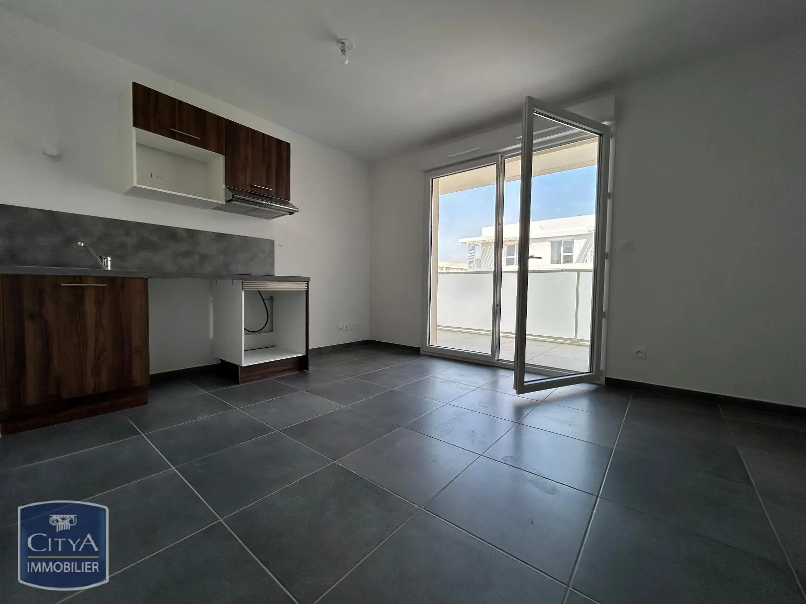 Photo 1 Appartement 1 pièce 28.01m²