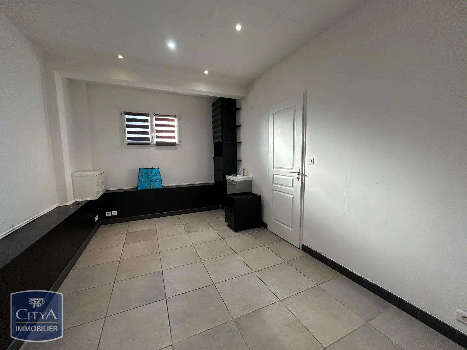 Photo 5 Local Commercial