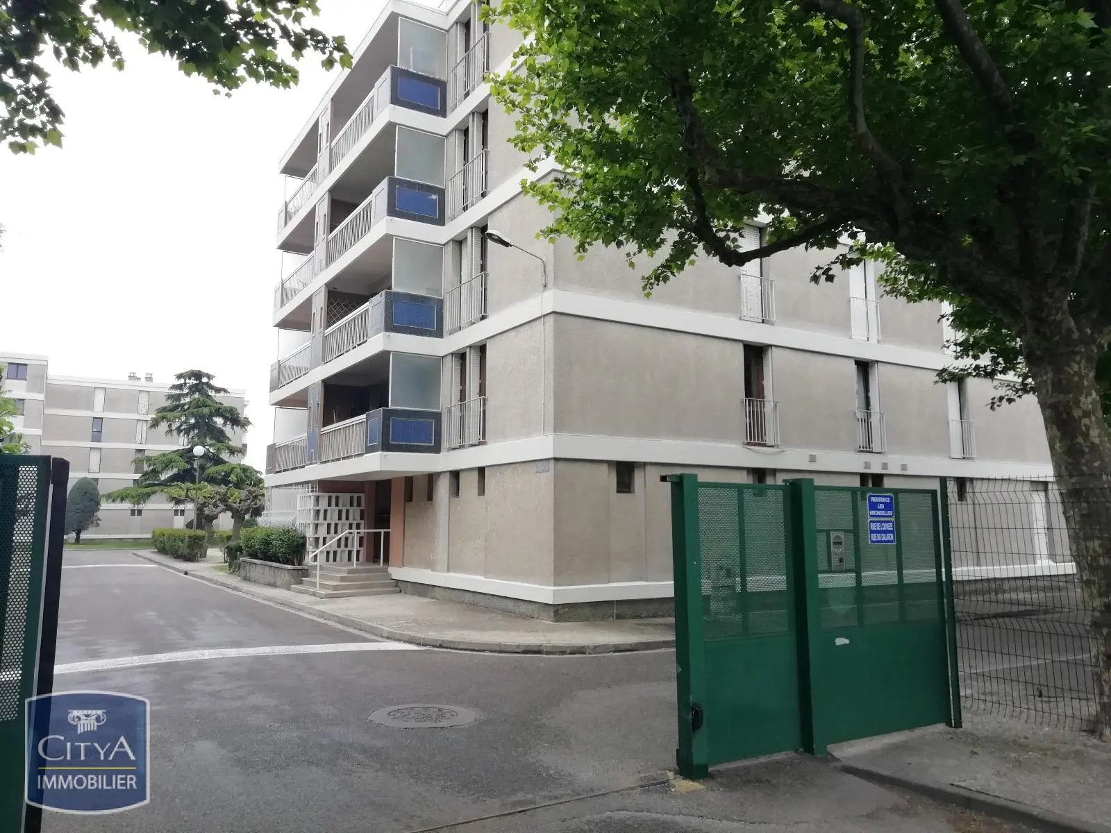 Photo 1 Parking