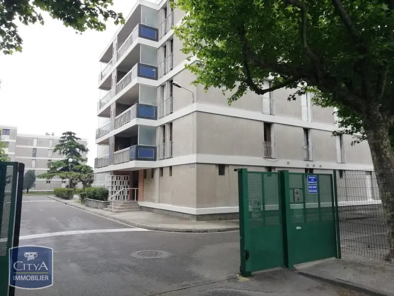 Photo 1 Parking