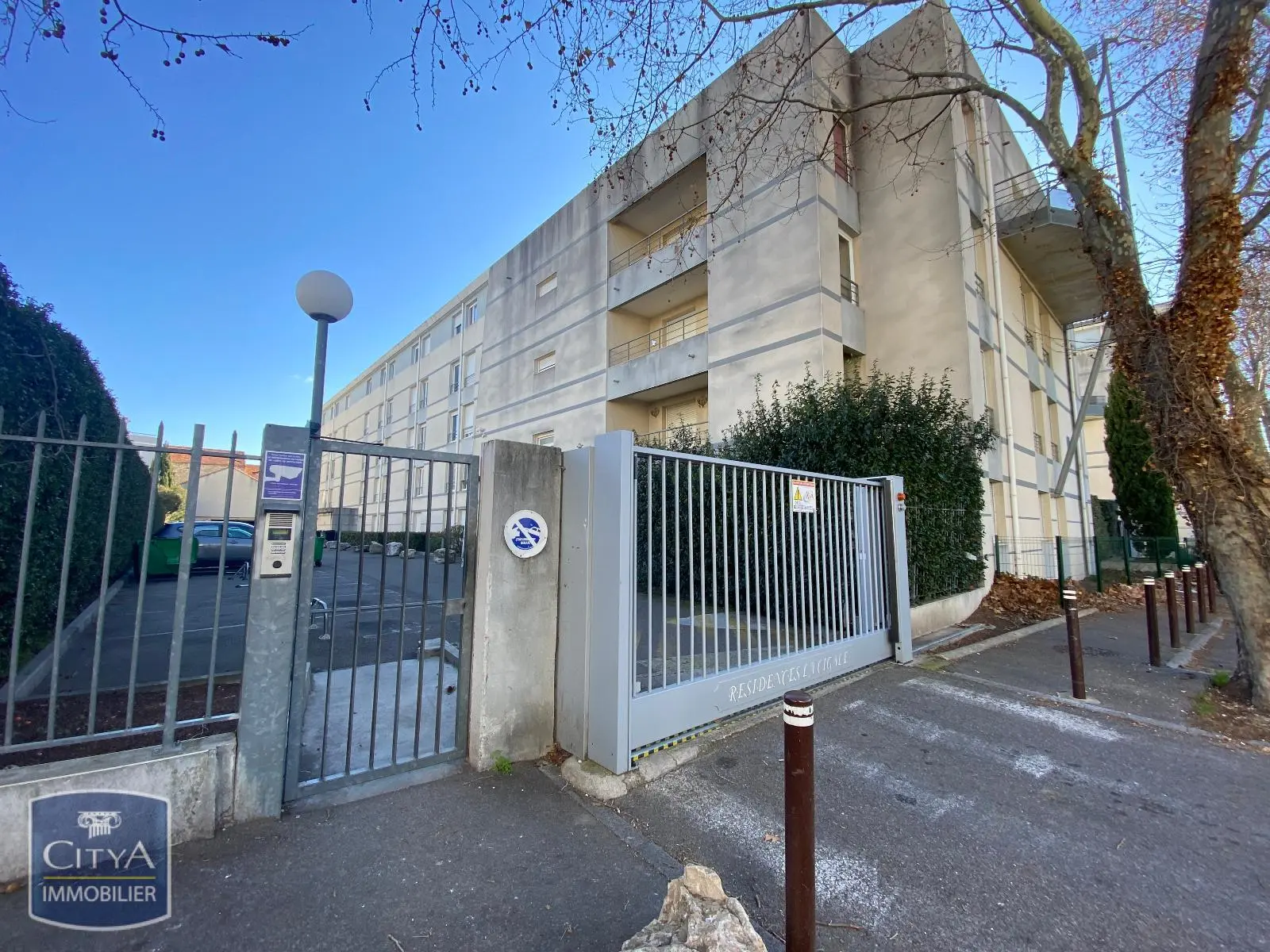 Photo 1 Parking