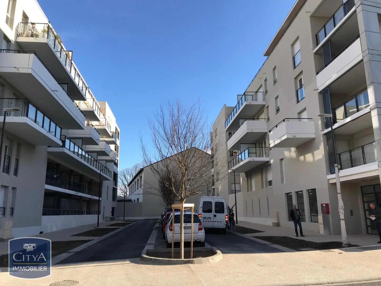 Photo 1 Parking