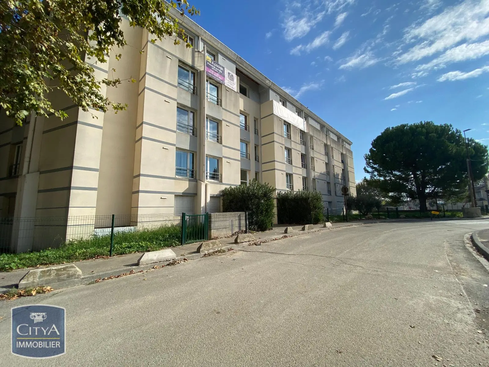 Photo 1 Parking