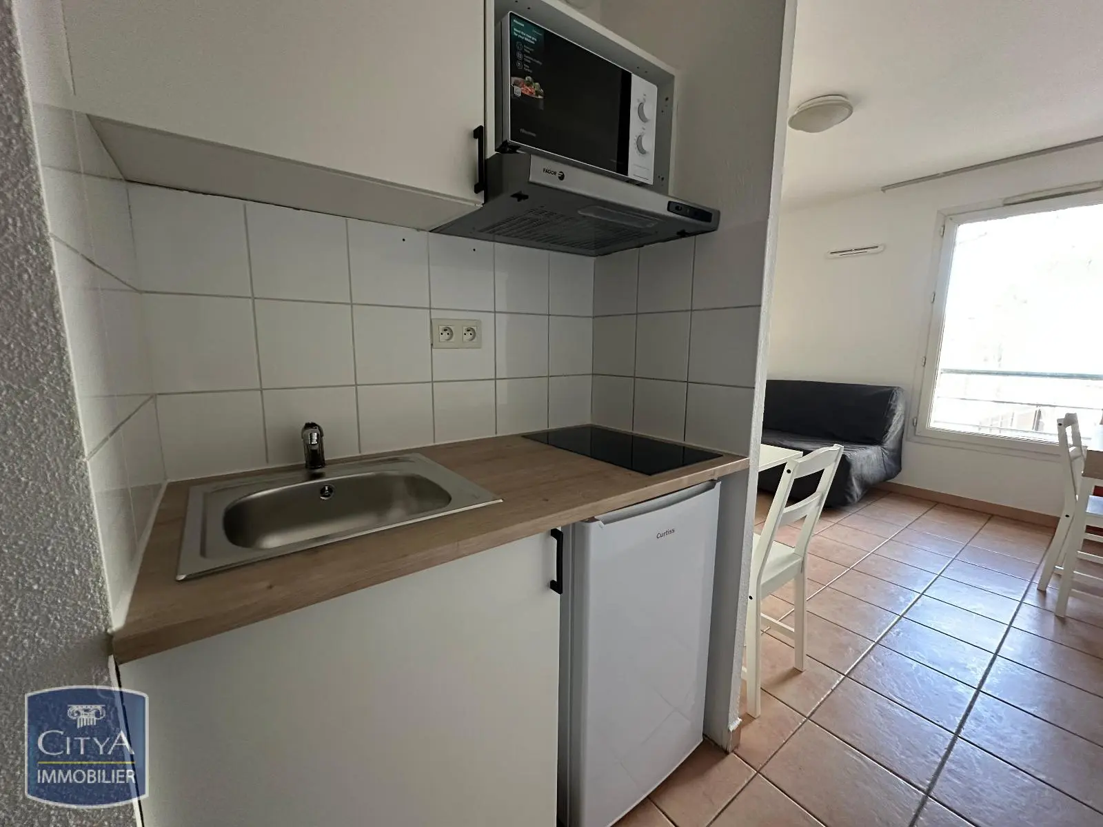 Photo 2 Appartement 1 pièce 17.79m²