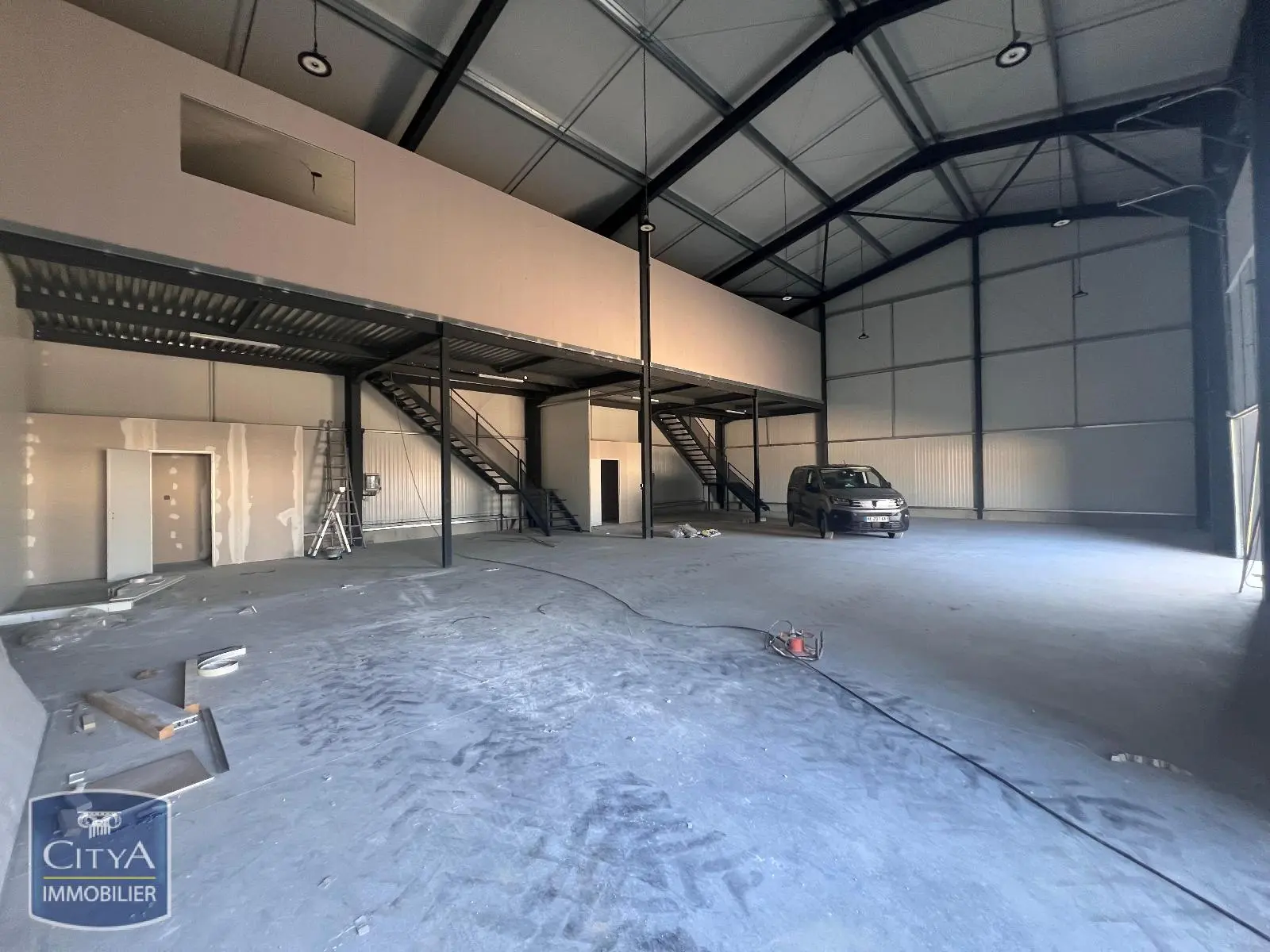 Photo 1 Local Commercial 400m²