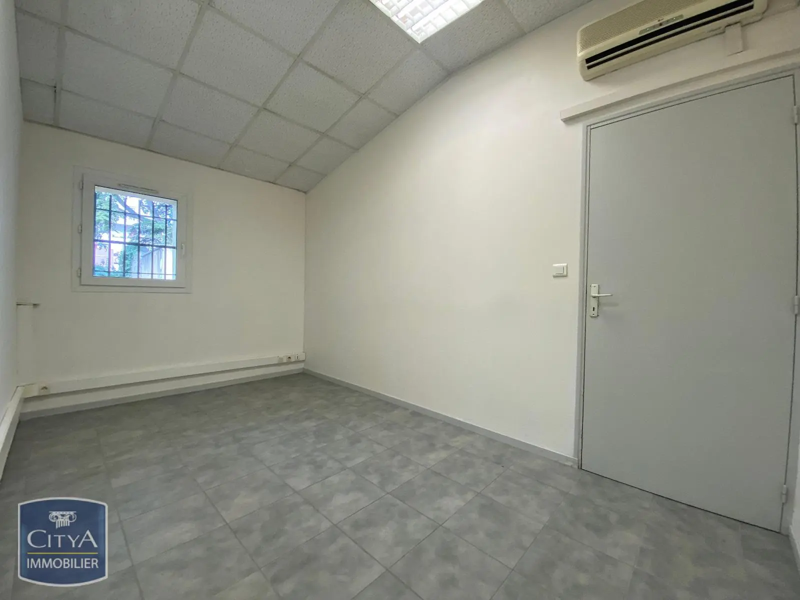 Photo 1 Local Professionnel 1 pièce