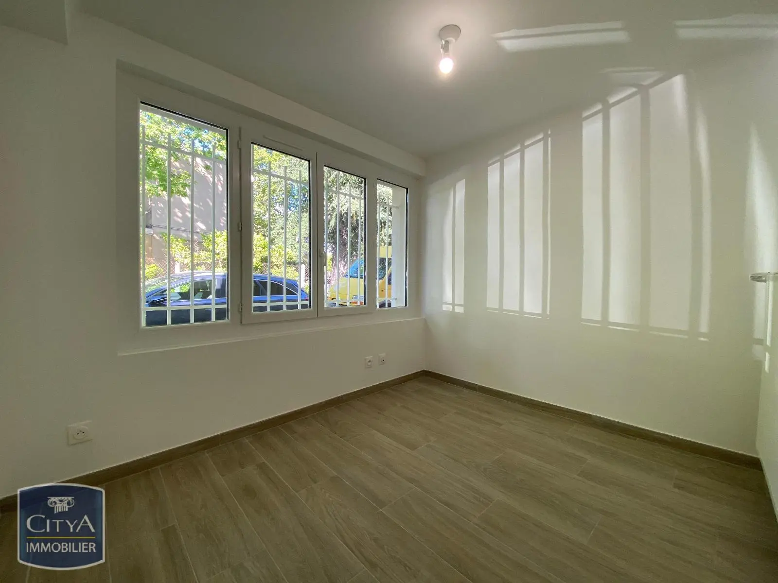 Photo 1 Local Professionnel 3 pièces 39.25m²