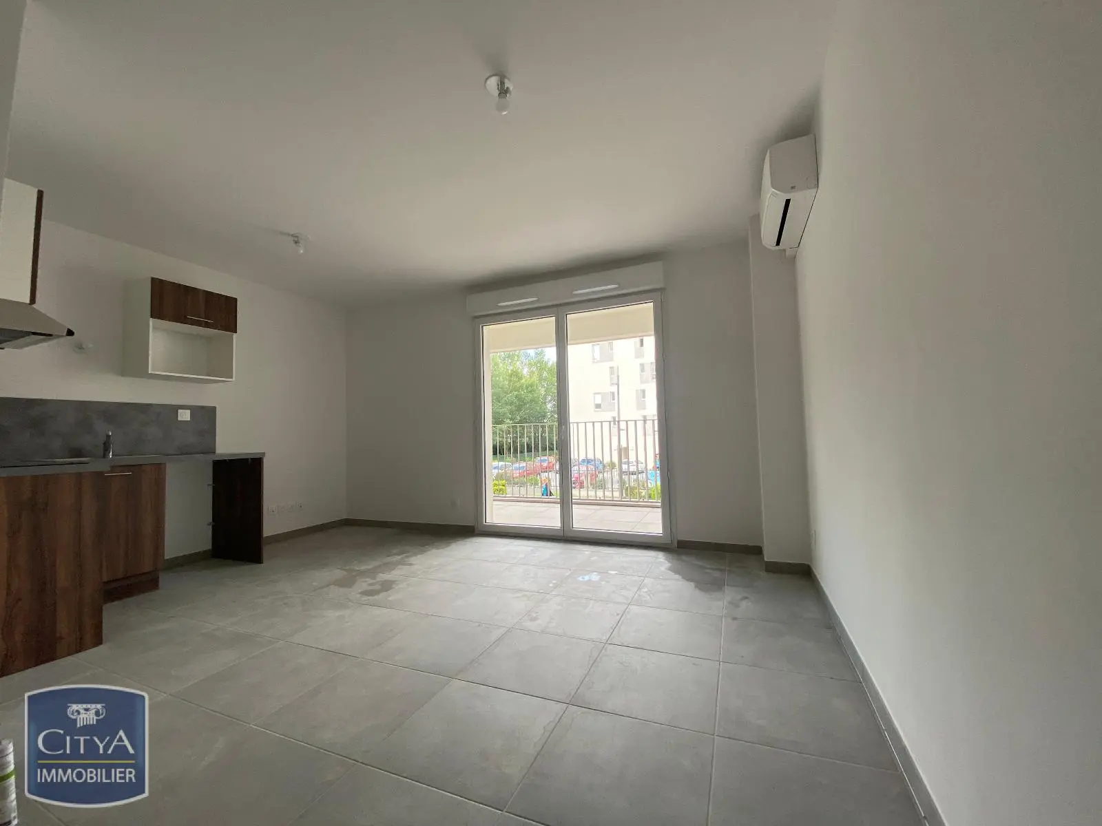 Photo 2 Appartement 1 pièce 28.79m²