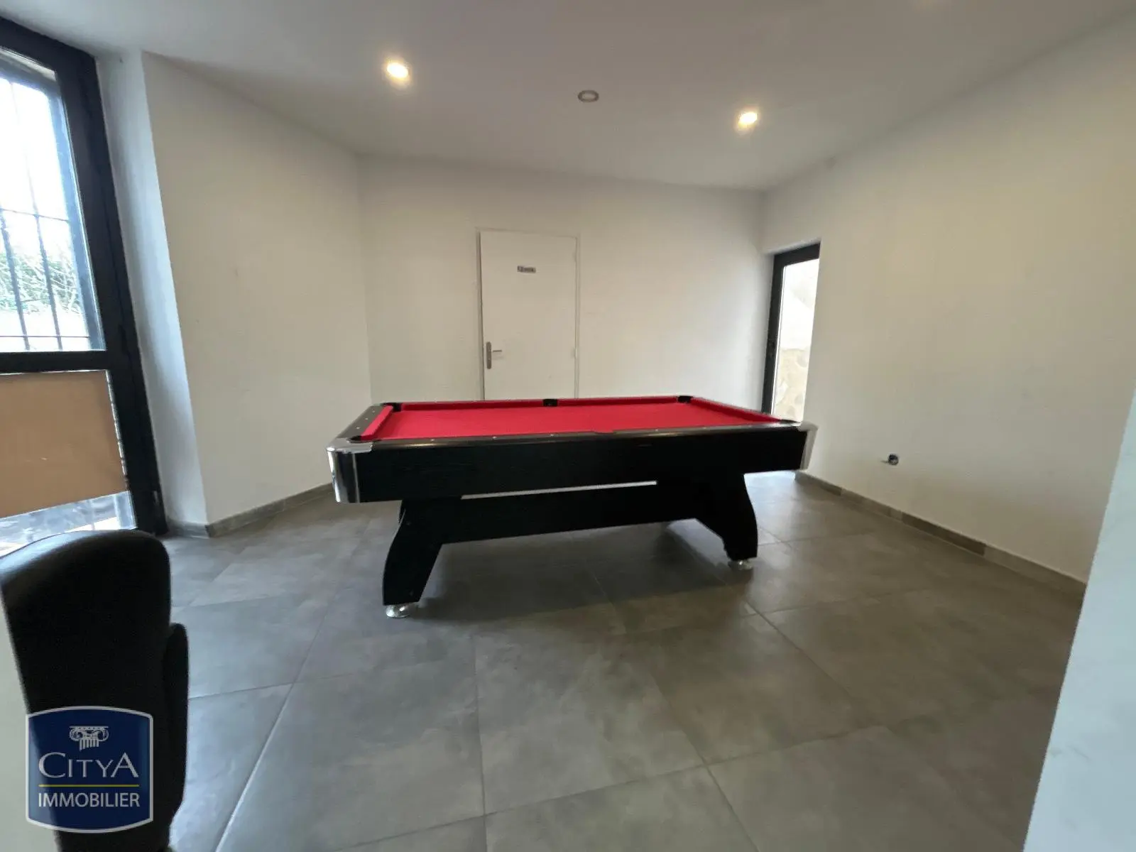 Photo 4 Local Commercial