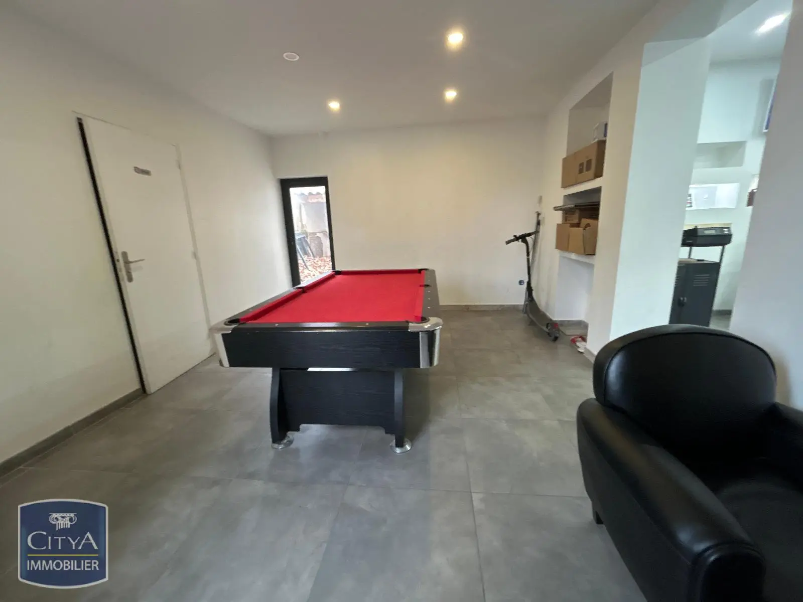 Photo 5 Local Commercial