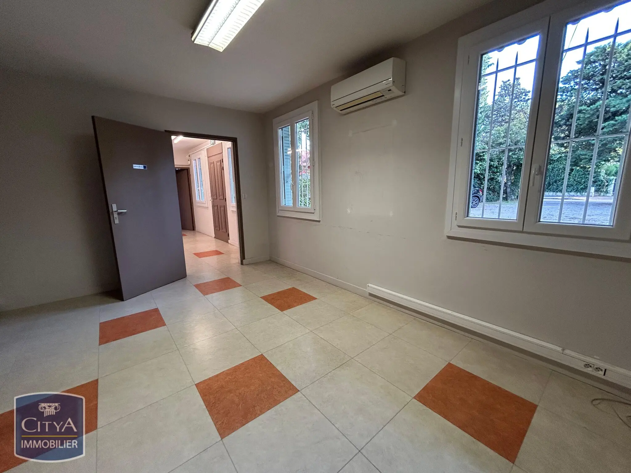 Photo 6 Fonds De Commerce 175m²