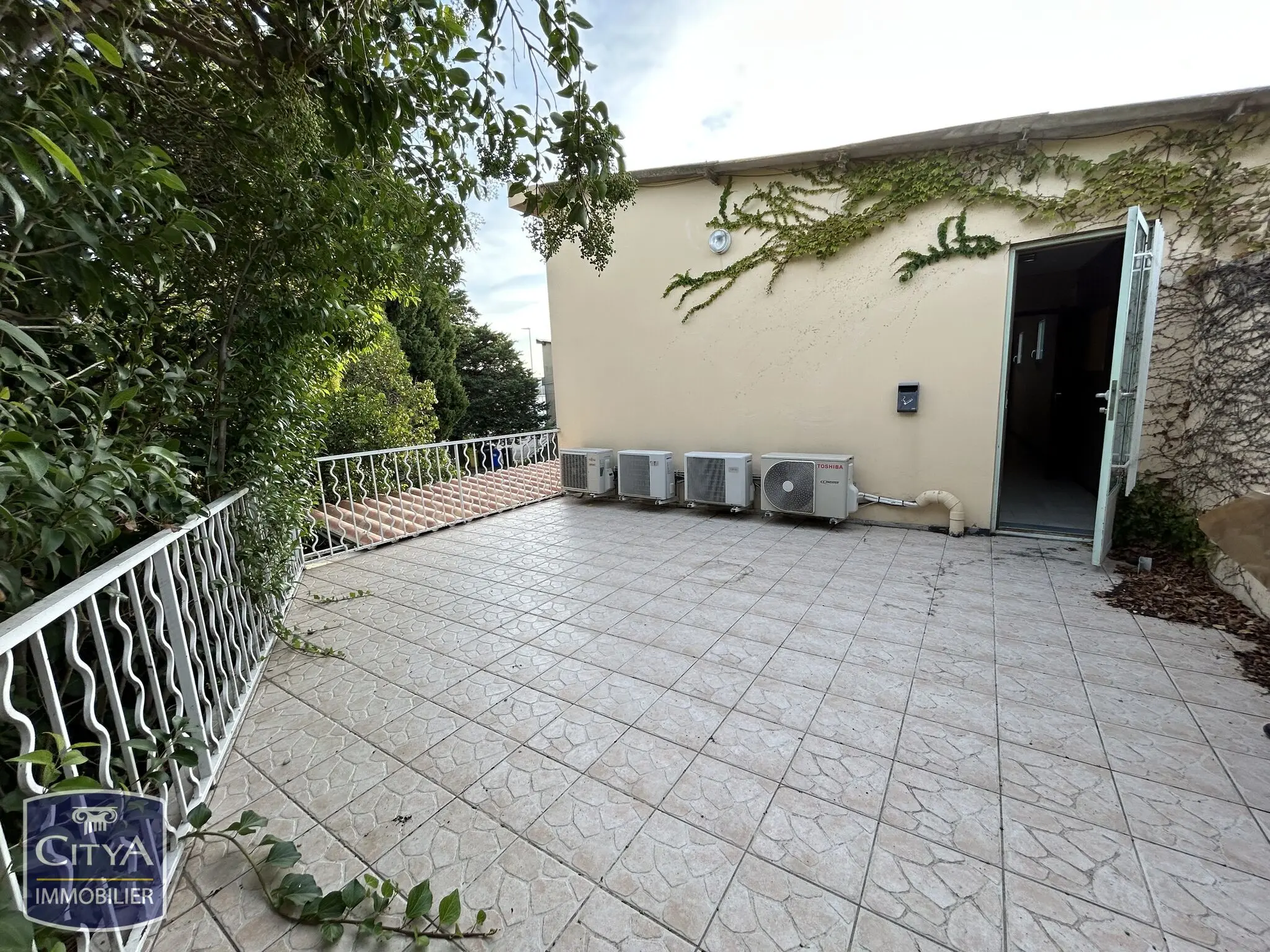 Photo 2 Local Commercial 174m²