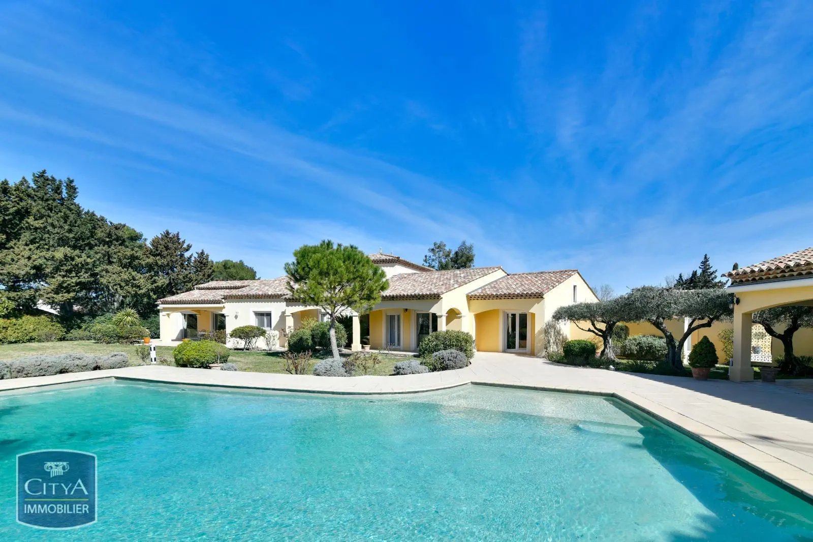 Photo 1 Maison 8 pièces 240m²