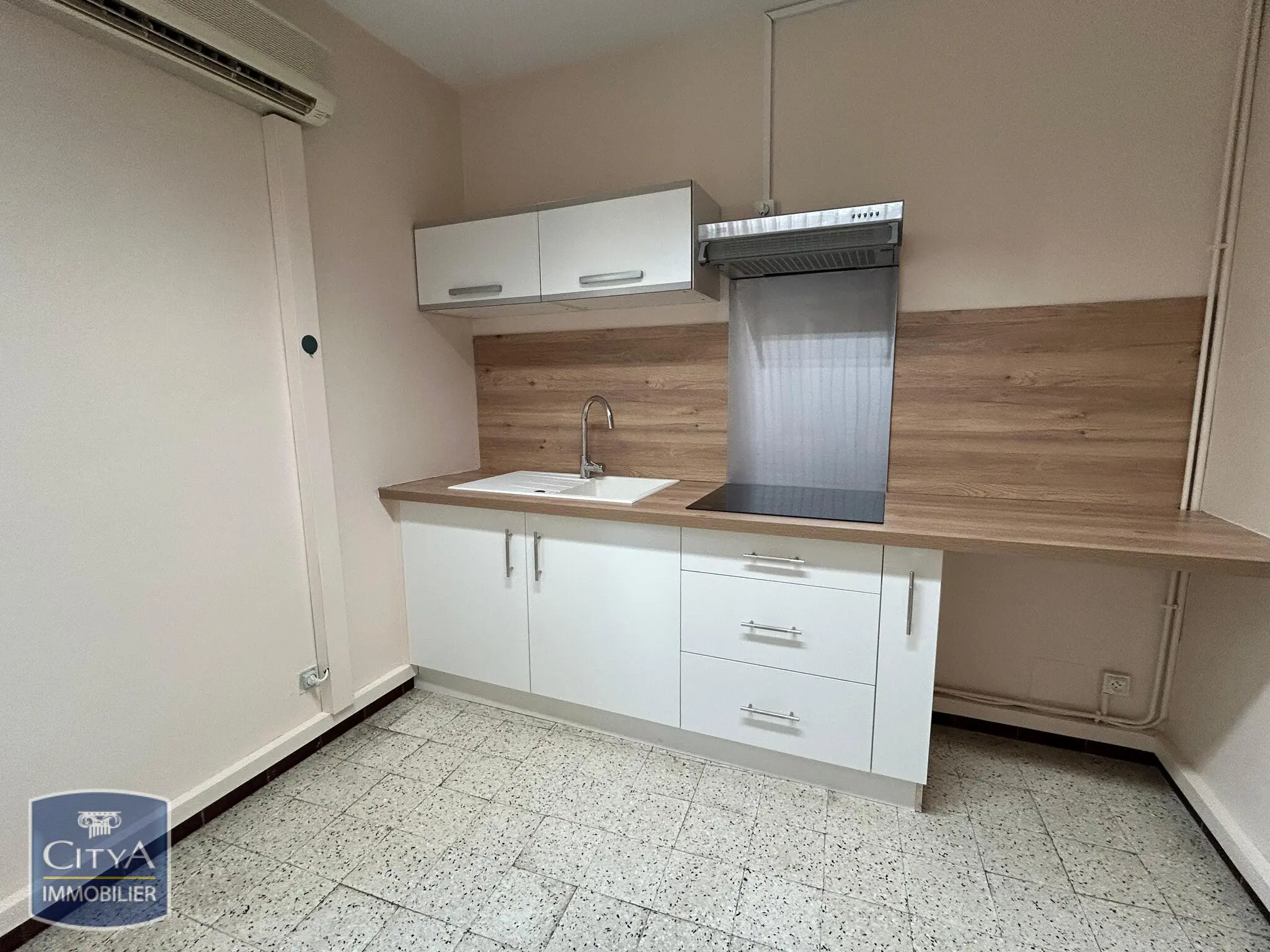 Photo 2 Fonds De Commerce 175m²