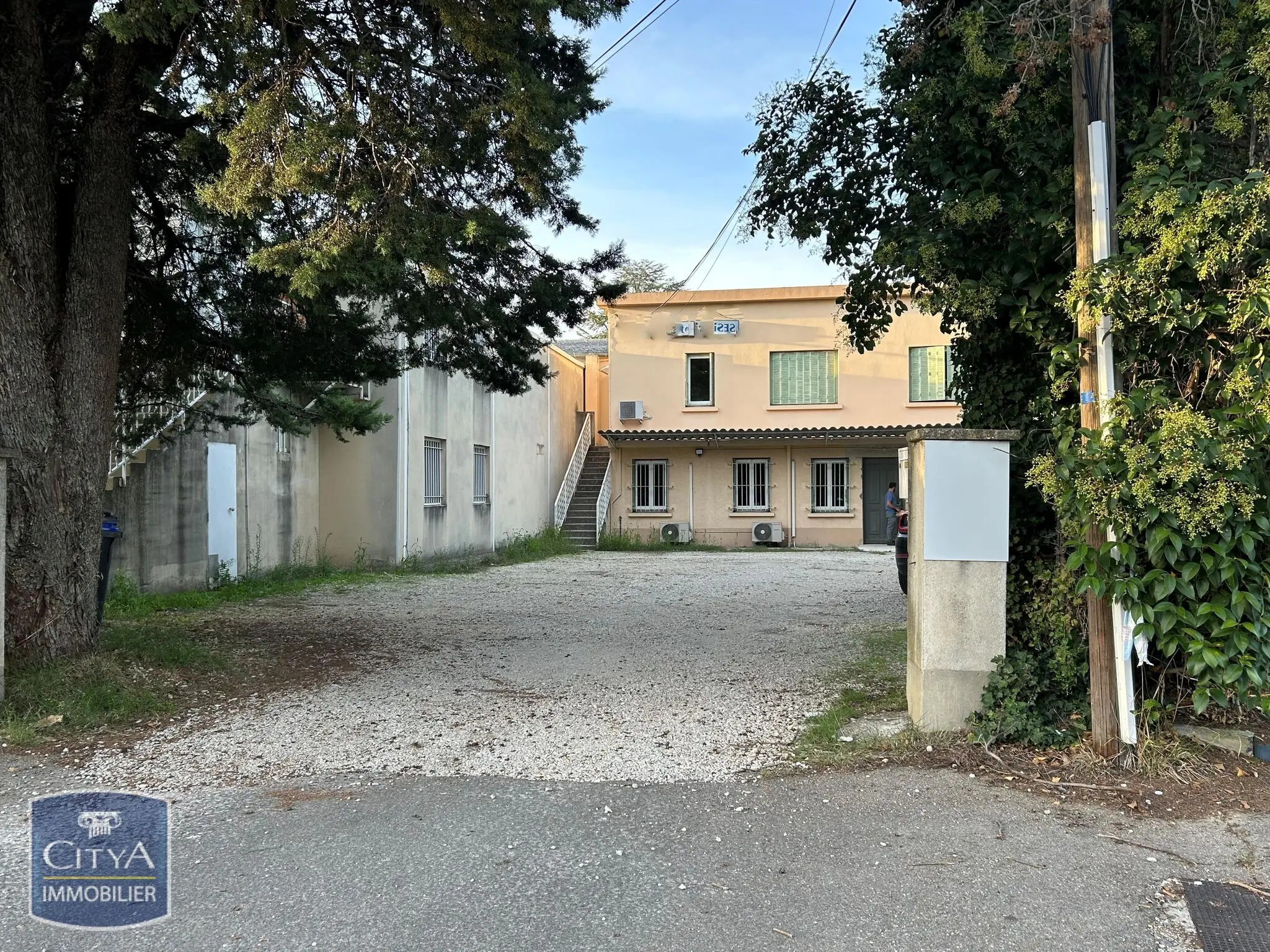 Photo 1 Fonds De Commerce 175m²