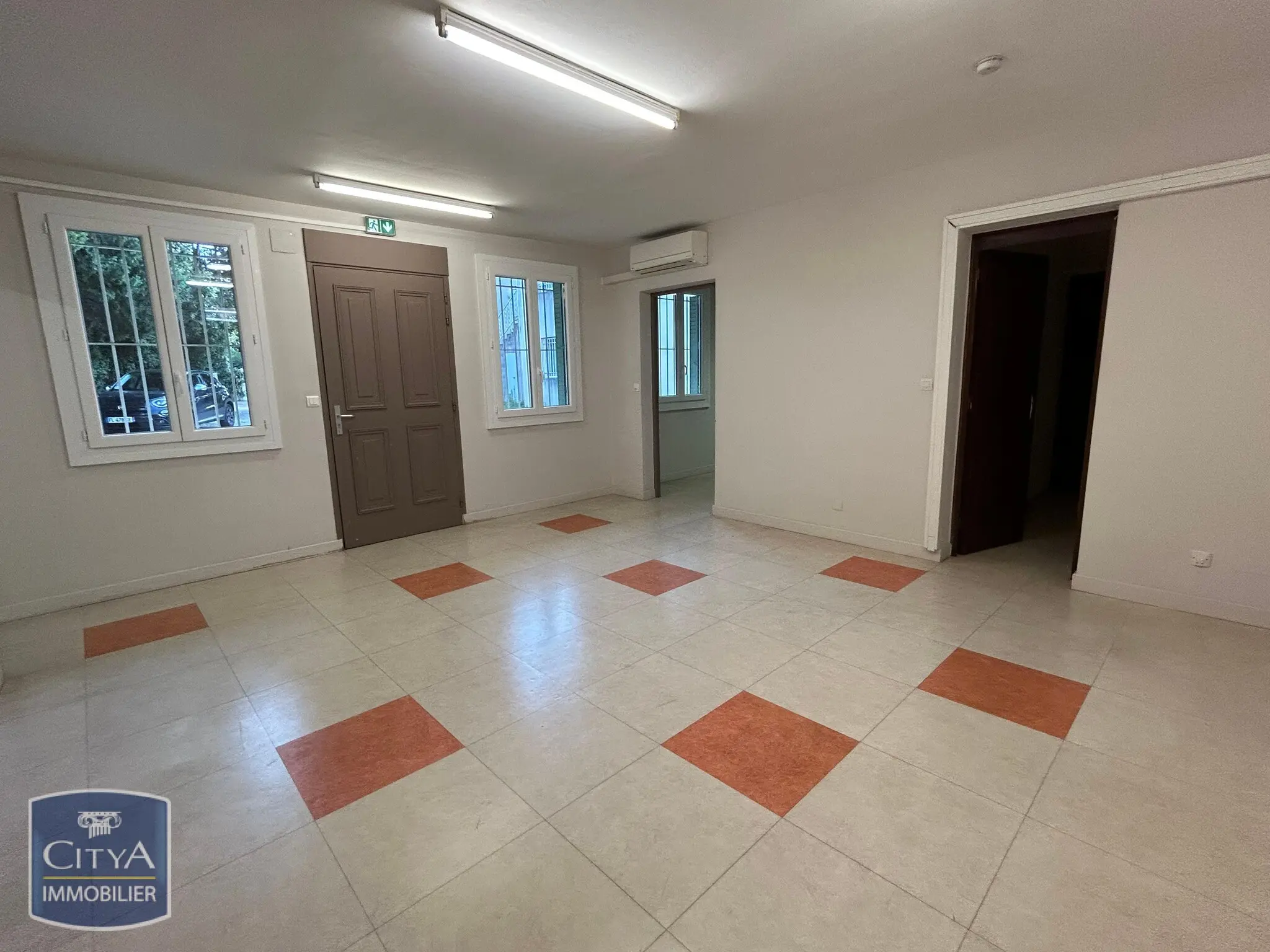 Photo 3 Fonds De Commerce 175m²