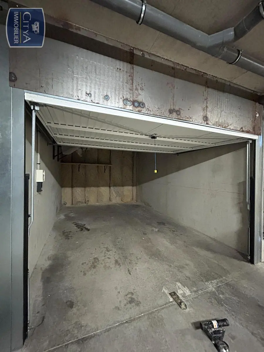 Photo 2 Parking