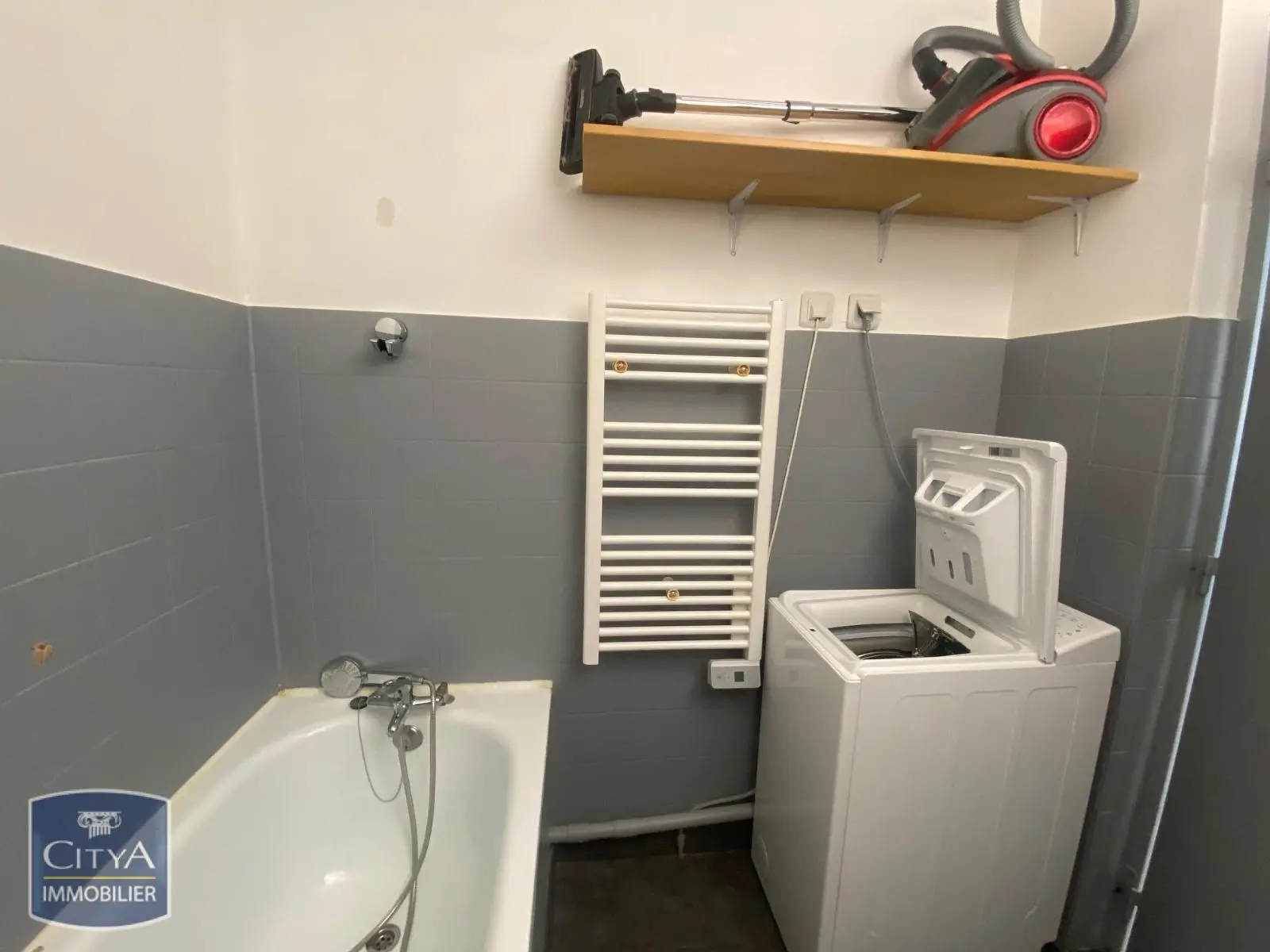 A LOUER T2 AVEC BAIGNOIRE