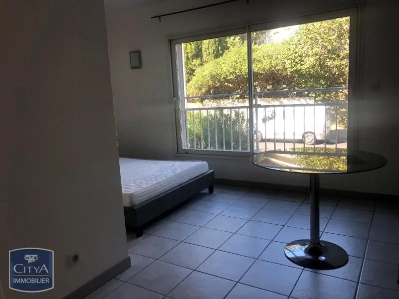 Photo 1 Appartement 1 pièce 28m²