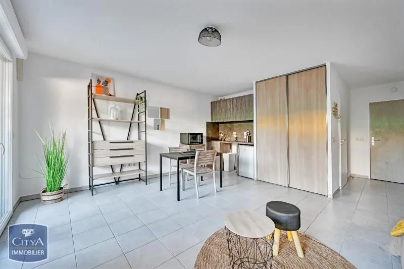 Photo 2 Appartement 1 pièce 32.47m²