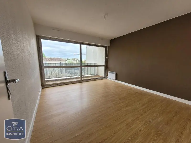 Photo 1 Appartement 1 pièce 23.69m²