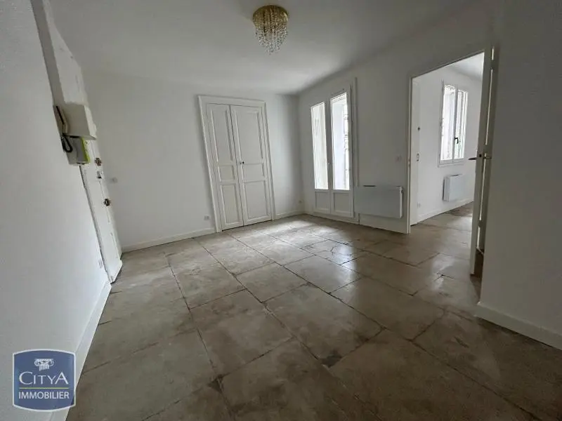 LOCATION 1 PIECE ENTIEREMENT RENOVE
