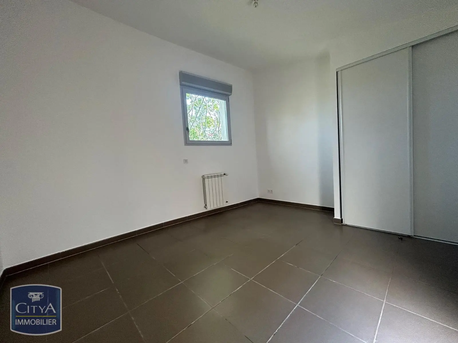 APPARTEMENT CHAMBRE AVEC PLACARD