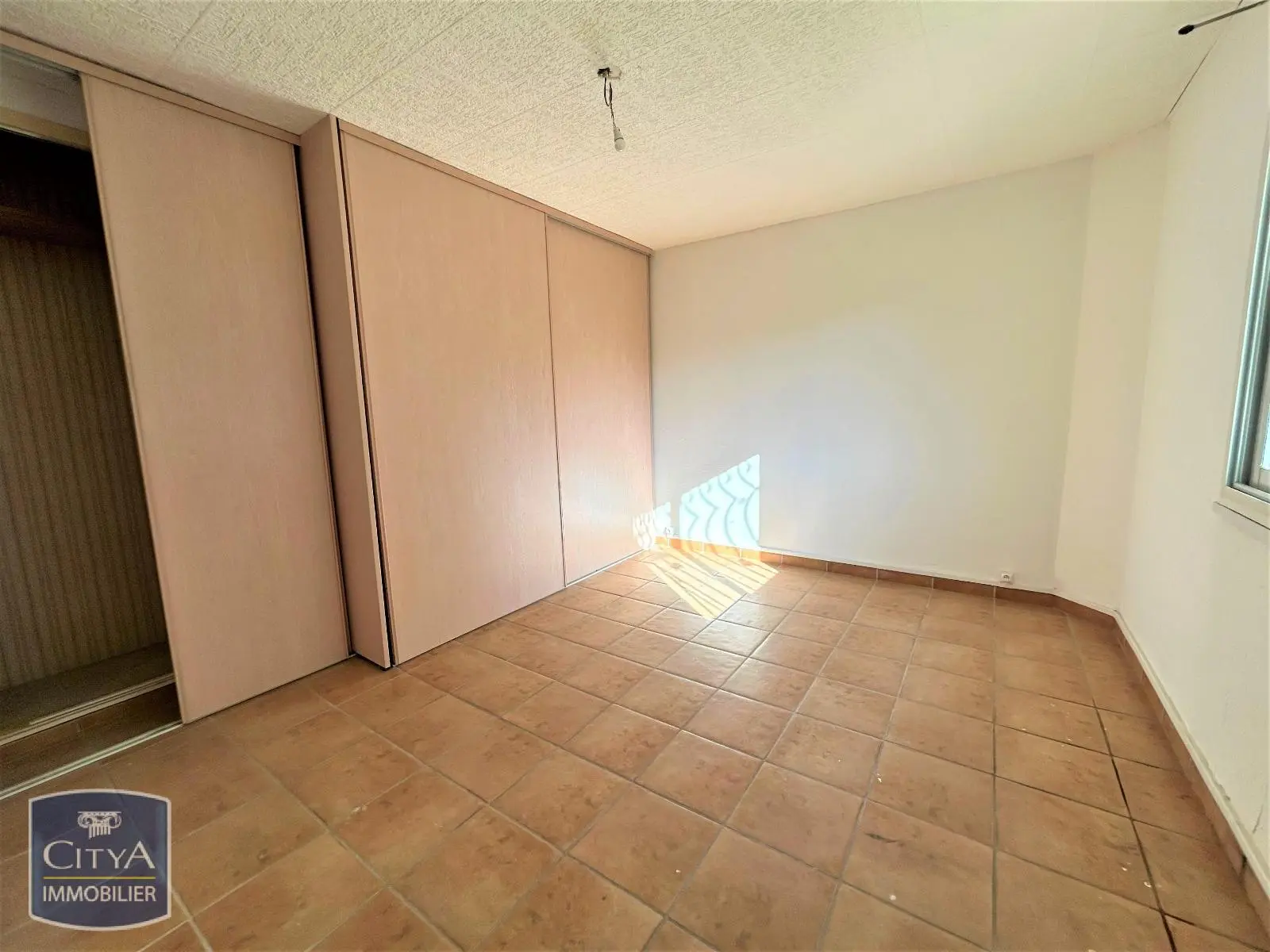 CHAMBRE AVEC PLACARD