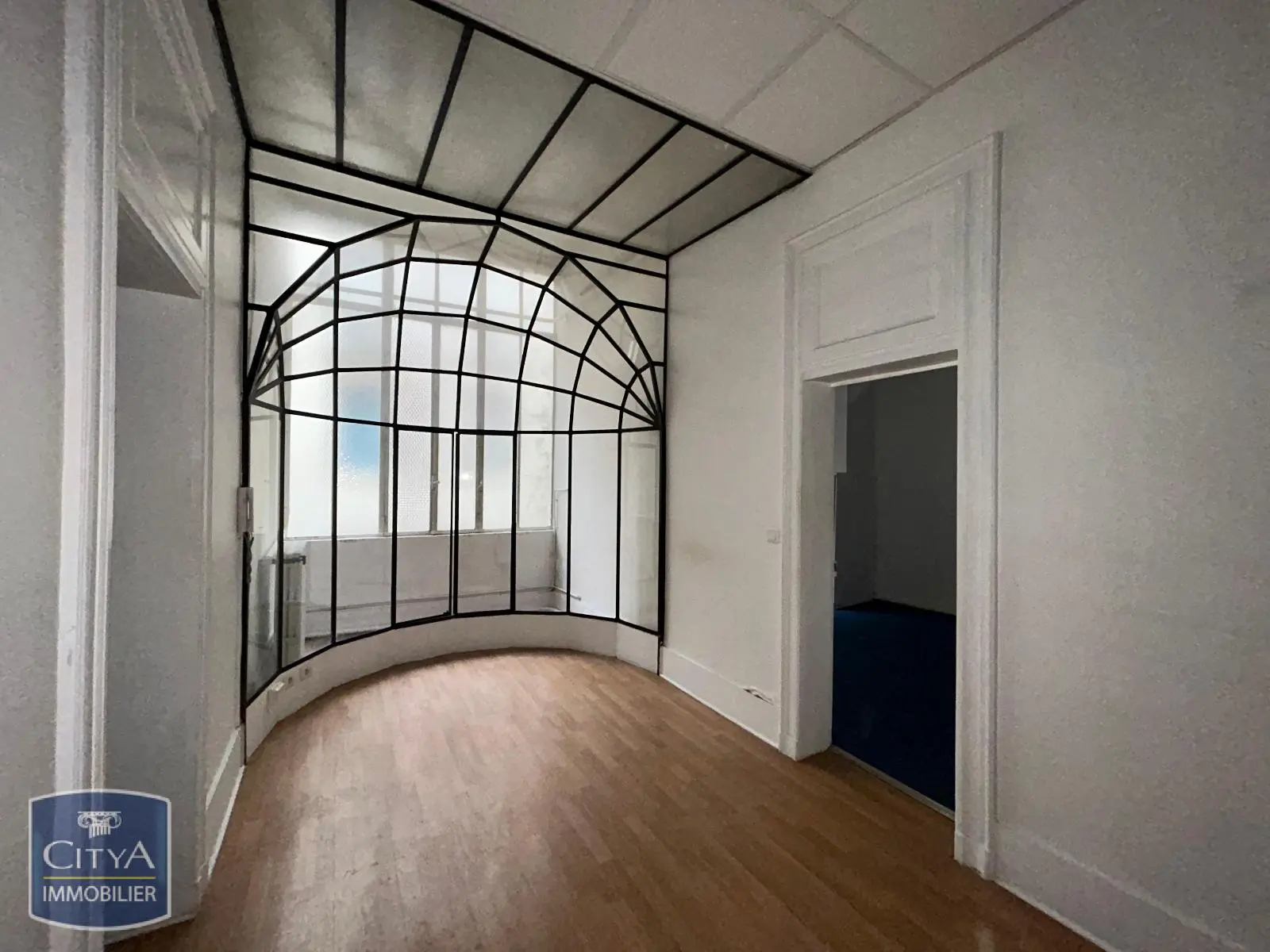 Photo 1 Local Professionnel 6 pièces 193m²