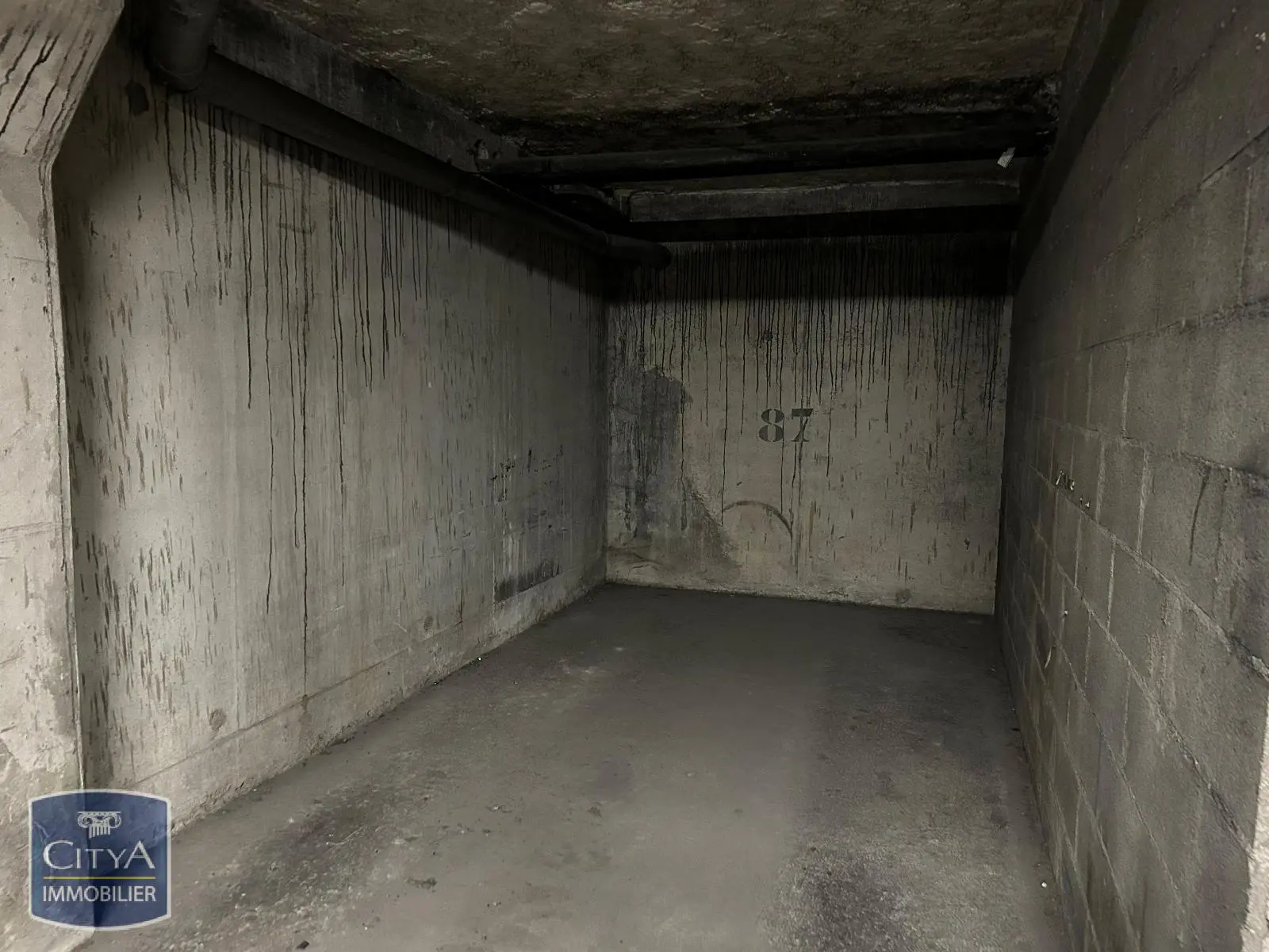 Photo 2 Parking