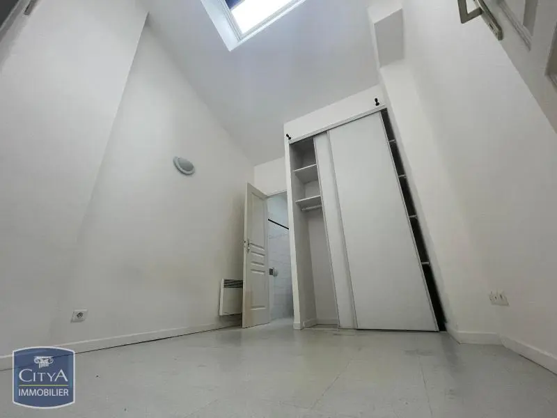 A LOUER T2 DERNIER ETAGE CENTRE VILLE MONTPELLIER