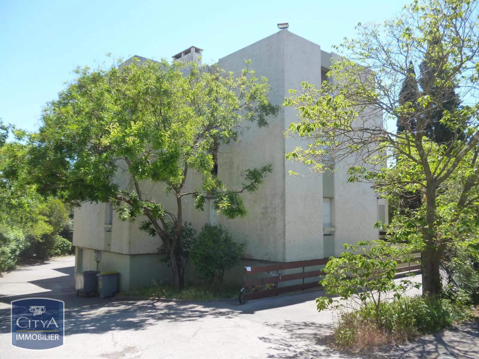 Photo 1 Parking