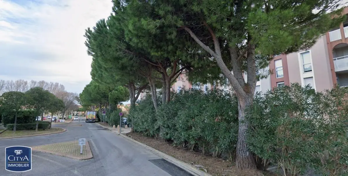 Photo 1 Parking