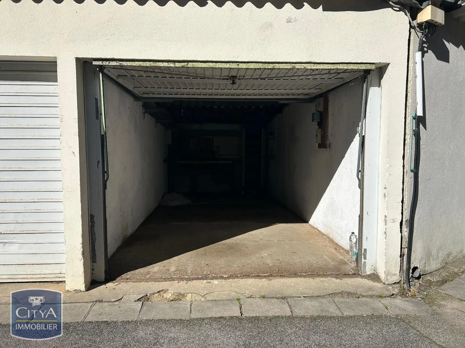 Photo 1 Parking