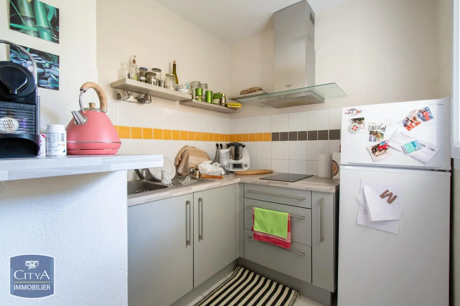 Cuisine semi-ouverte équipée