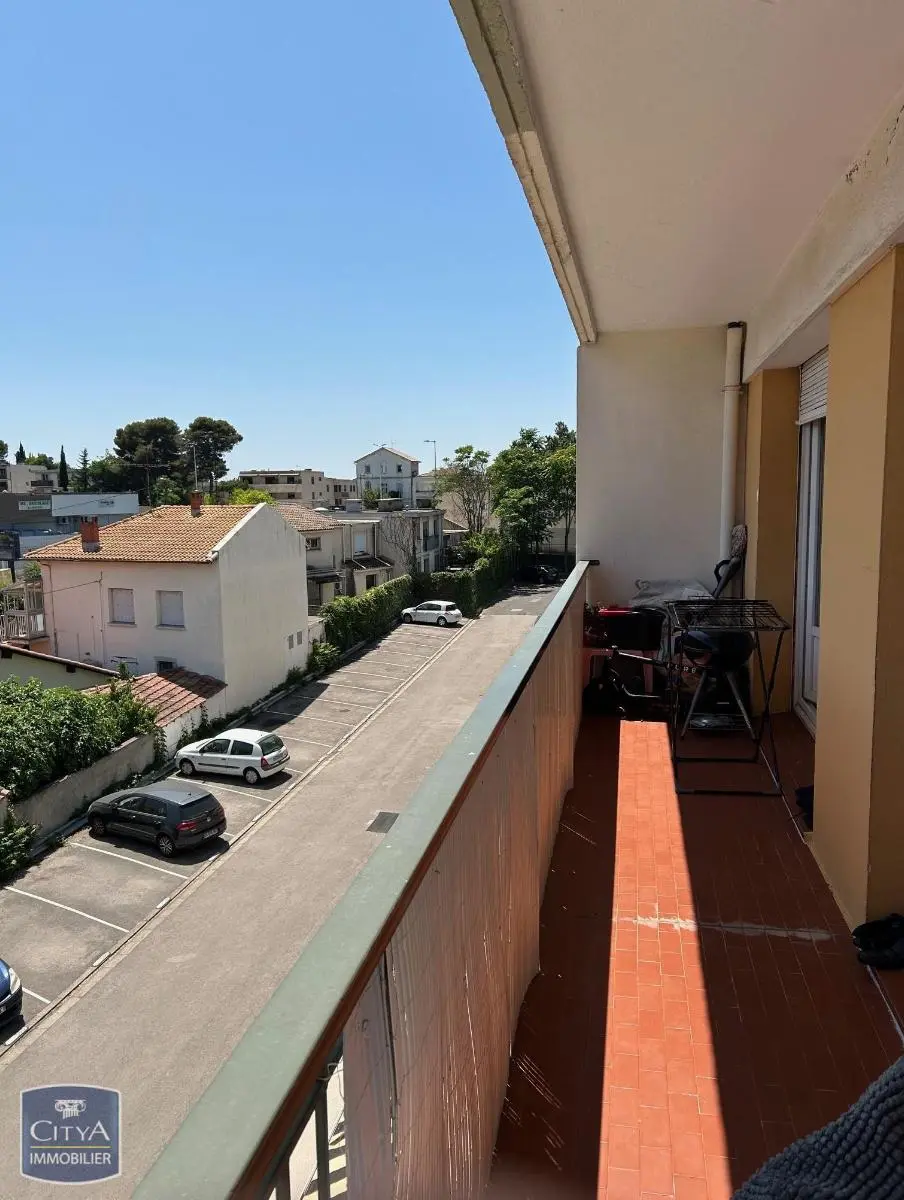 sans vis-à-vis