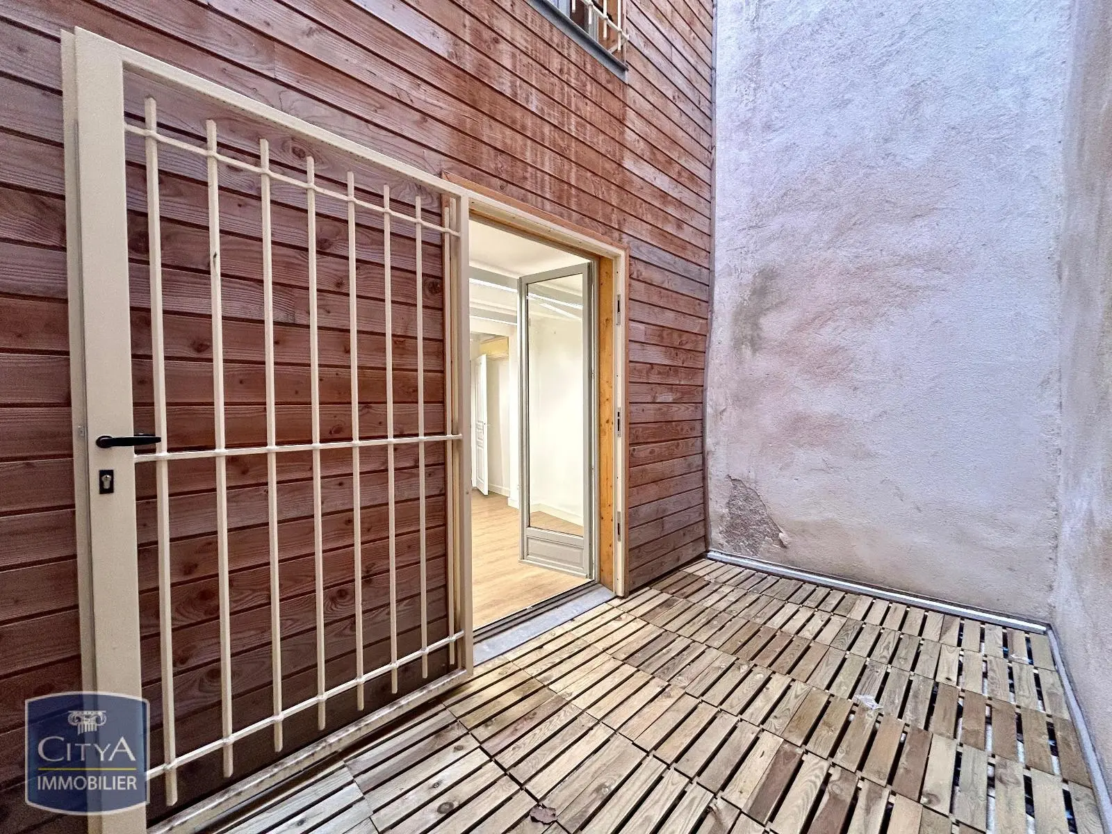 Petit immeuble en pierre