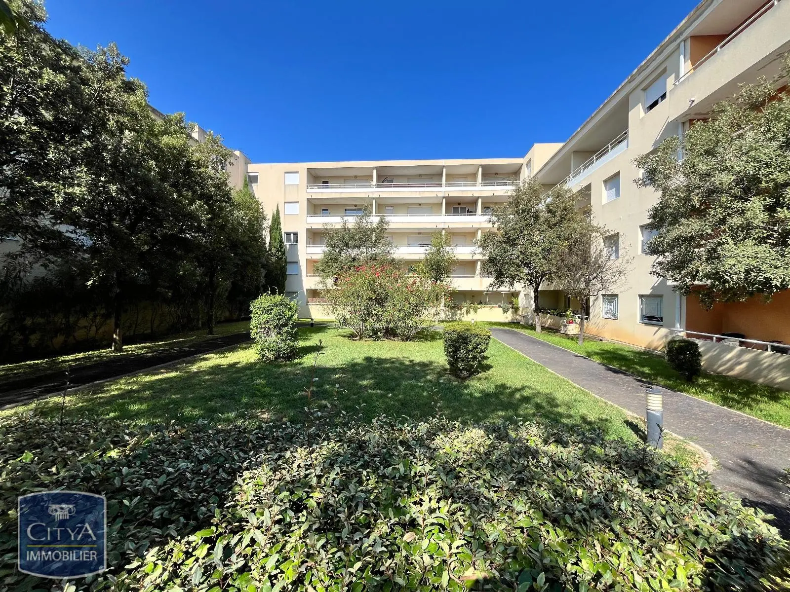 Bel appartement T2 dans parc boisé et végétalisé
