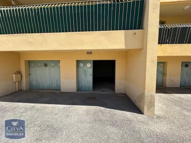 Photo 2 Parking