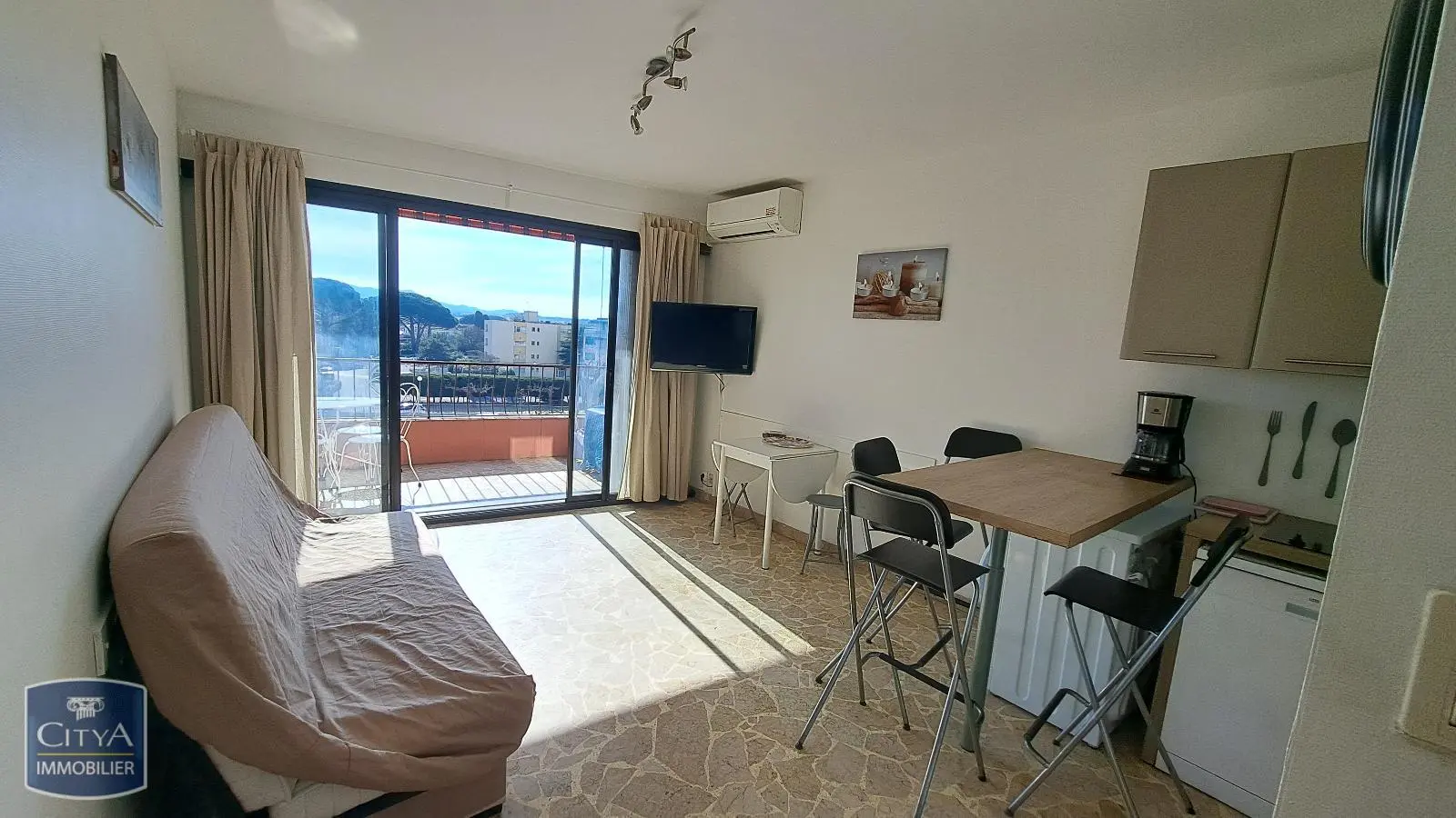 Photo 1 Appartement 1 pièce 25.76m²