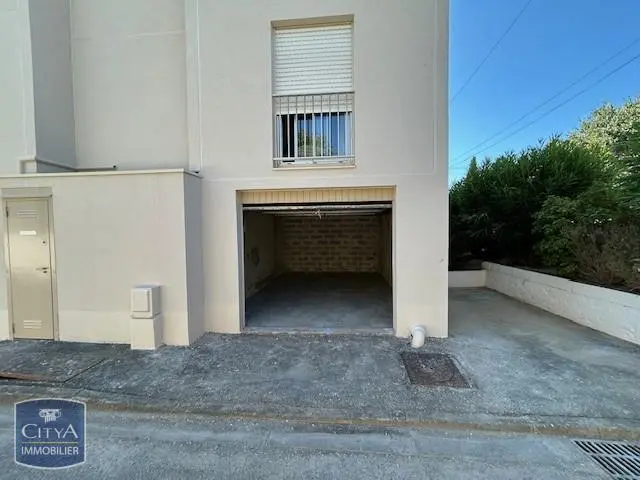 Photo 1 Parking