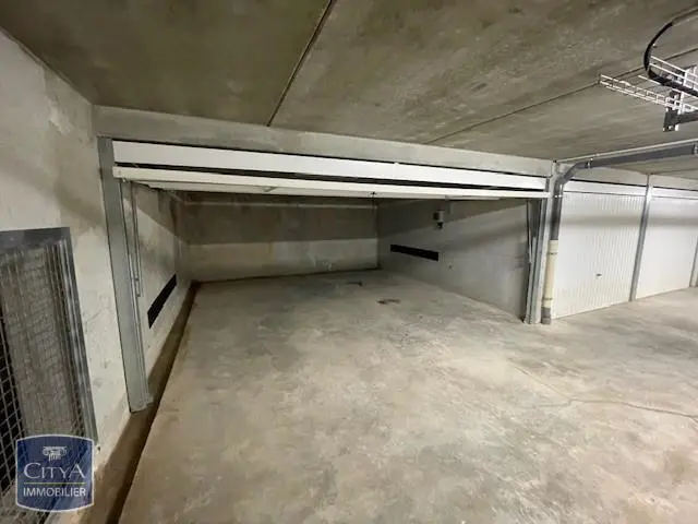 Photo 1 Parking