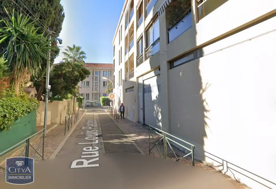 Photo 1 Parking