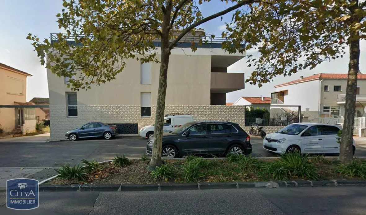 Photo 1 Parking
