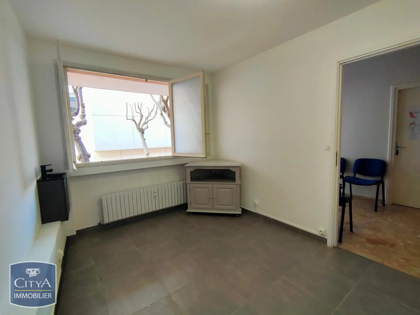 Photo 1 Local Commercial